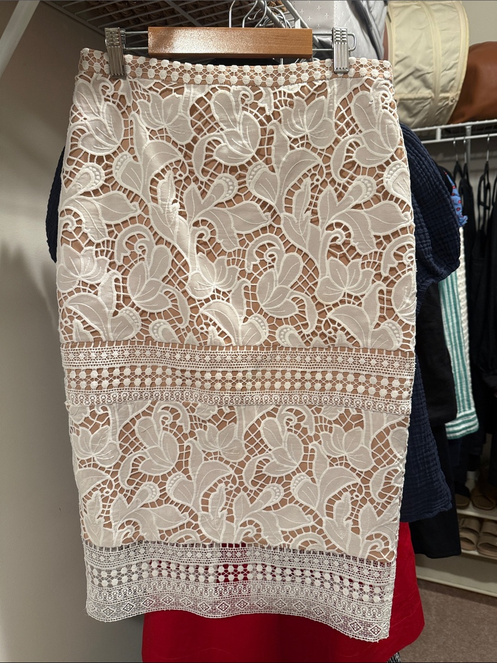 White House Black Market Cream Lace Pencil Skirt